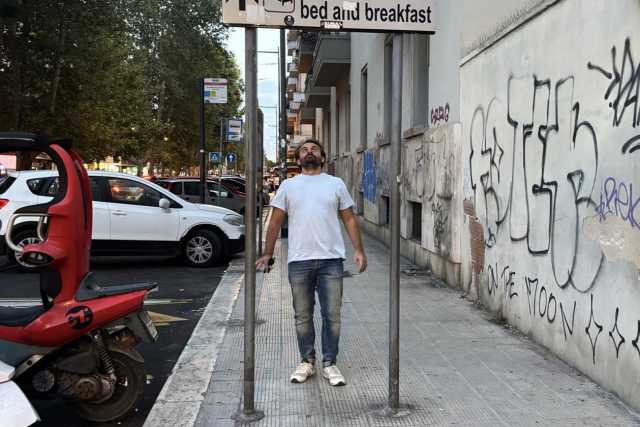 Due pali e un cartello sopra, ma in tanti hanno paura a passarci sotto: ecco perch�